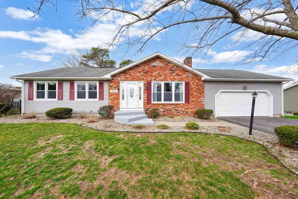 Homes For Sale - 135 Nutmeg Cir<br/> Chicopee, MA 01020