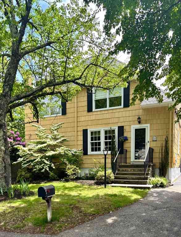 Homes For Sale - 6 Freemont St<br/> Middlesex County, Lexington, MA 02421