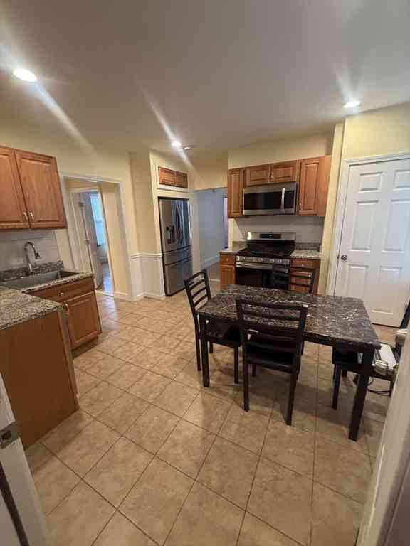 Apartment For Rent - 8 Wilson St #2<br/> Lynn, MA 01902