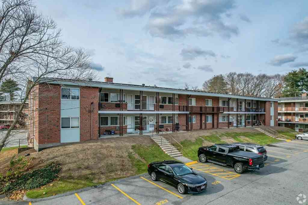 Apartment For Rent - 8 Lake View Gardens #8<br/> Natick, MA 01760
