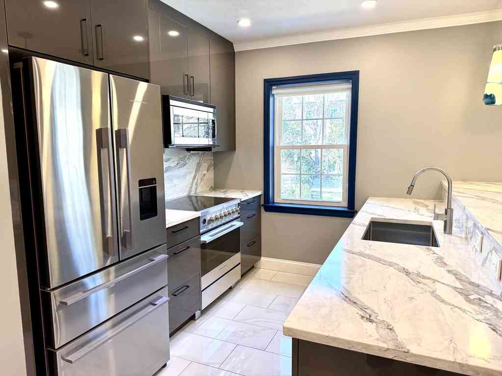 Condo For Rent - 27-29 Commonwealth Ave #6<br/> Newton, MA 02467