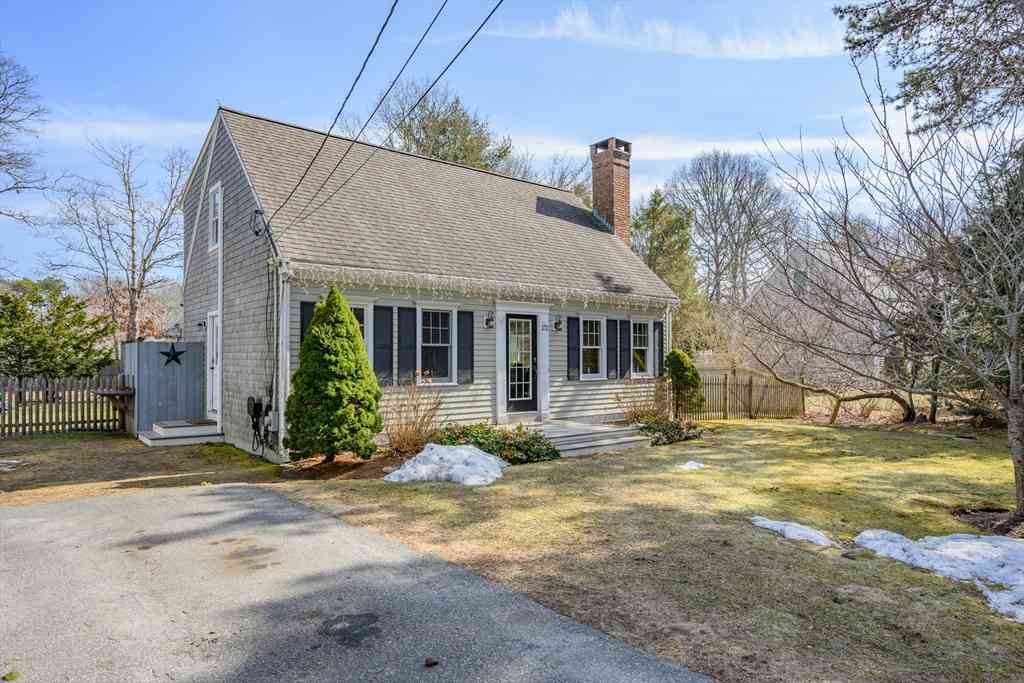Homes For Sale - 172 Skunknet Rd<br/> Barnstable County, Barnstable, MA 02632