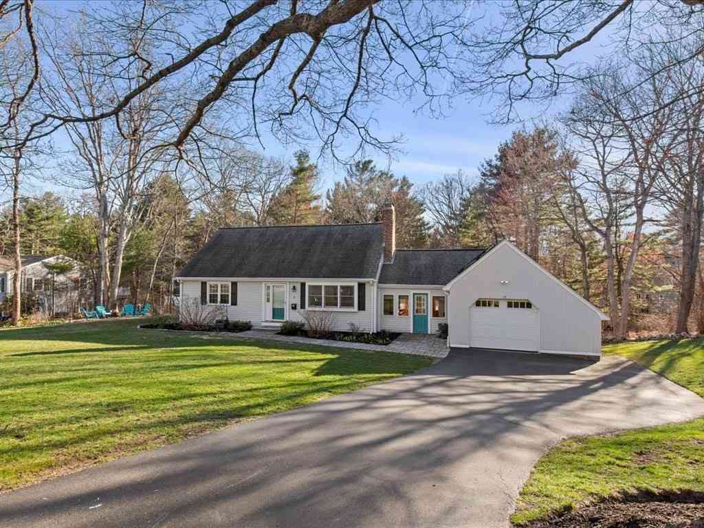 Homes For Sale - 11 Phyllis Rd<br/> Foxboro, MA 02035