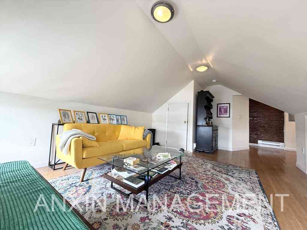 Condo For Rent - 2 Orchard St #3<br/> Cambridge, MA 02140