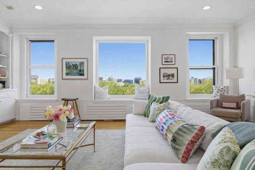 Condo For Sale - 122 Beacon Street #5<br/> Boston, MA 02116