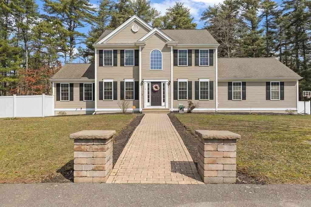 Homes For Sale - 3 Autumn Dr<br/> Wareham, MA 02576