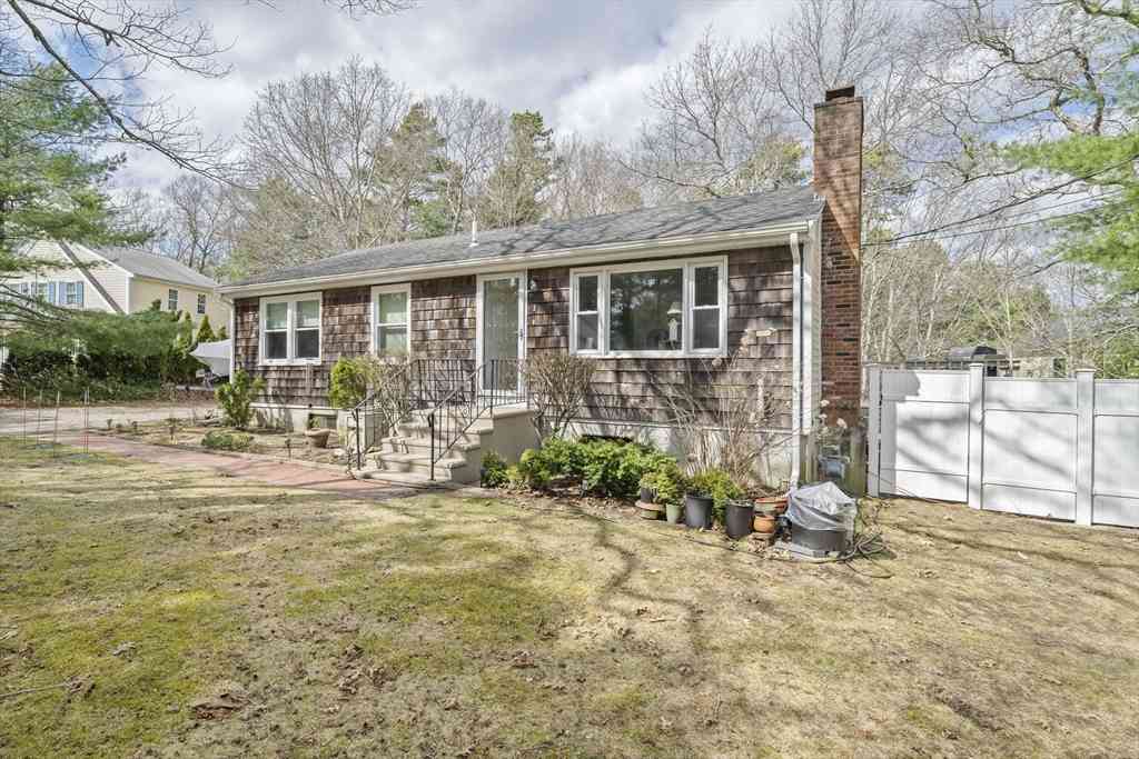 Homes For Sale - 1 Carver Rd<br/> Plymouth County, Plymouth, MA 02360