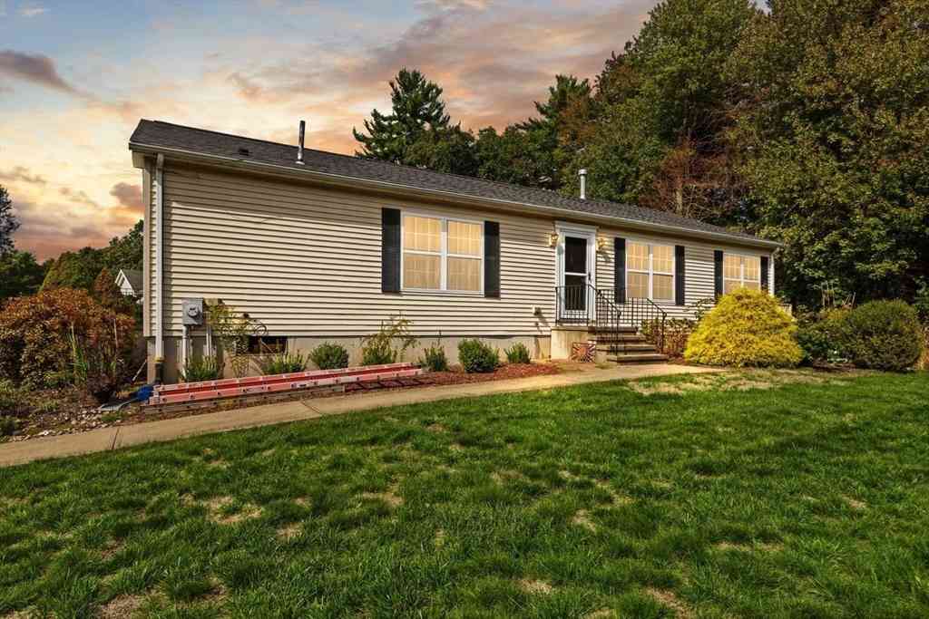 Condo For Sale - 14 Mountain Ash Rd. #14<br/> Plymouth County, East Bridgewater, MA 02333