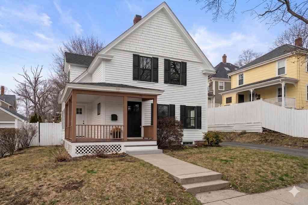 Homes For Sale - 2 Northrop St<br/> Worcester County, Hopedale, MA 01747