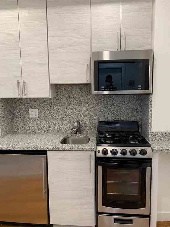 Apartment For Rent - 16 Fifth St #5<br/> Chelsea, MA 02150