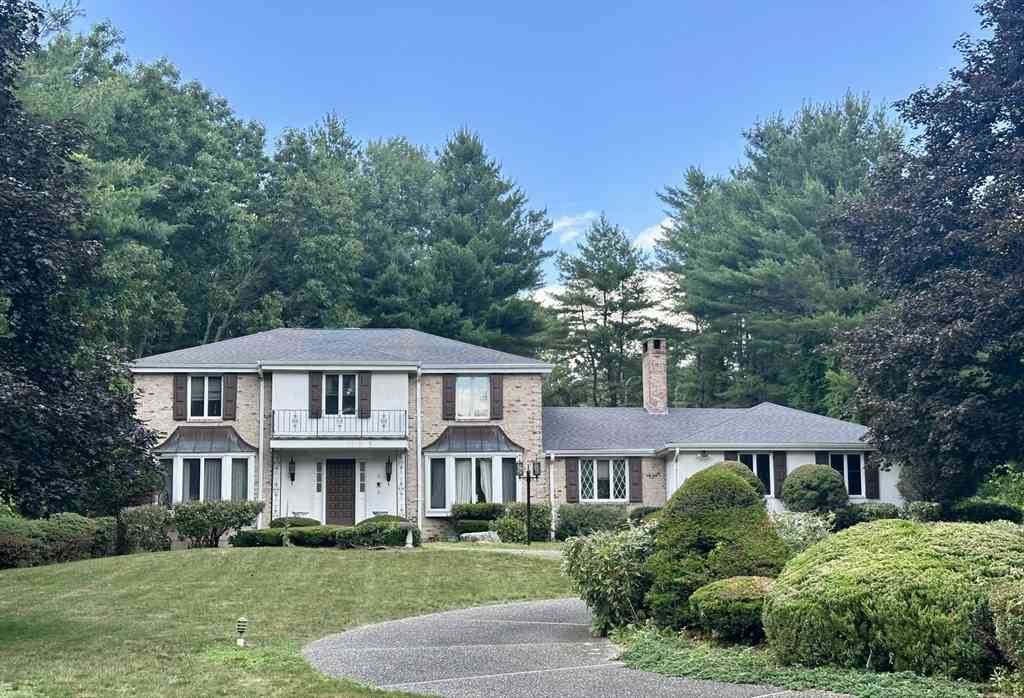 Homes For Sale - 54 Yorkshire Rd<br/> Dover, MA 02030