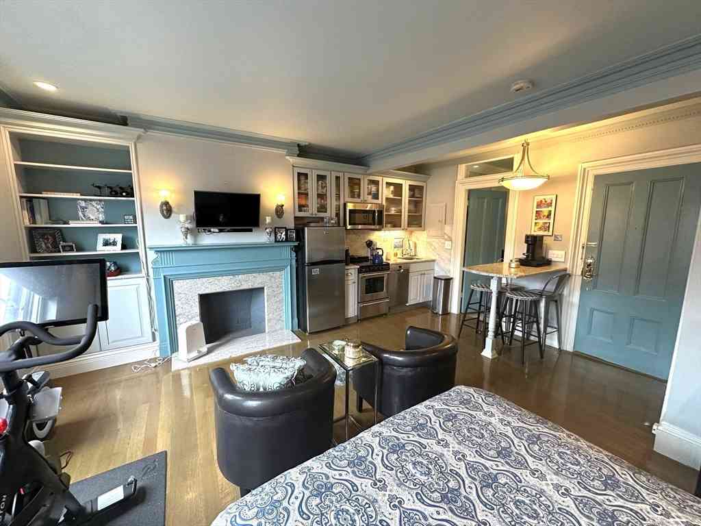 Apartment For Rent - 88 Charles #5<br/> Boston, MA 02114