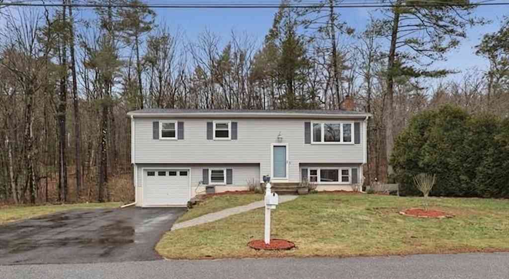 Homes For Sale - 8 Stoneybrook Drive<br/> Worcester County, Sturbridge, MA 01566