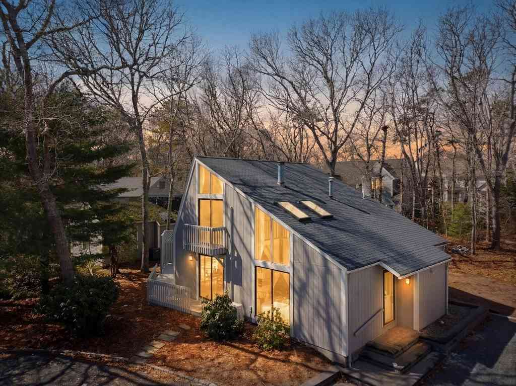 Homes For Sale - 18 Sand Dollar Lane<br/> Barnstable County, Mashpee, MA 02649