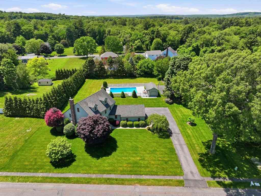 Homes For Sale - 17 Stoneybrook Rd<br/> Worcester County, Grafton, MA 01536
