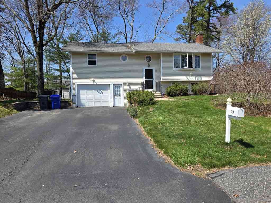Homes For Sale - 19 Bowdoin Dr<br/> Worcester County, Milford, MA 01757