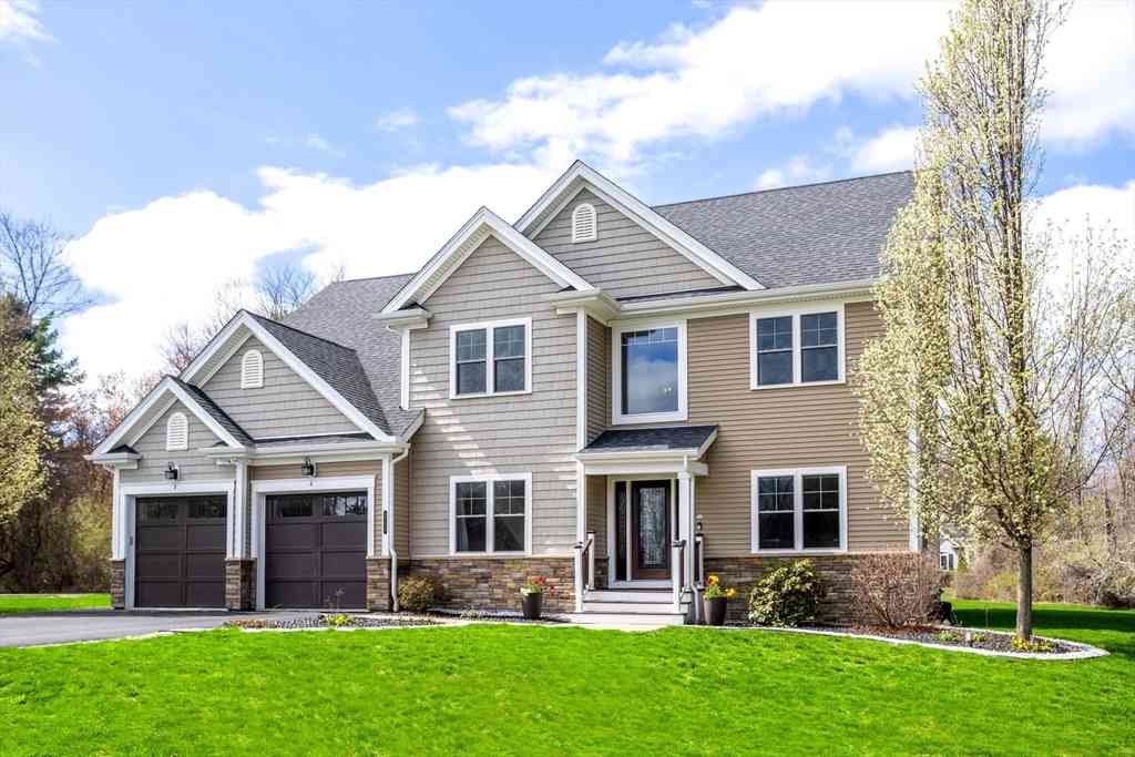 Homes For Sale - 115 Oak Ave<br/> Worcester County, Lunenburg, MA 01462