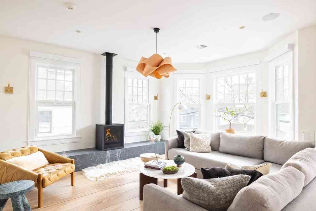 Condo For Sale - 102 Fuller St #2<br/> Norfolk County, Brookline, MA 02446