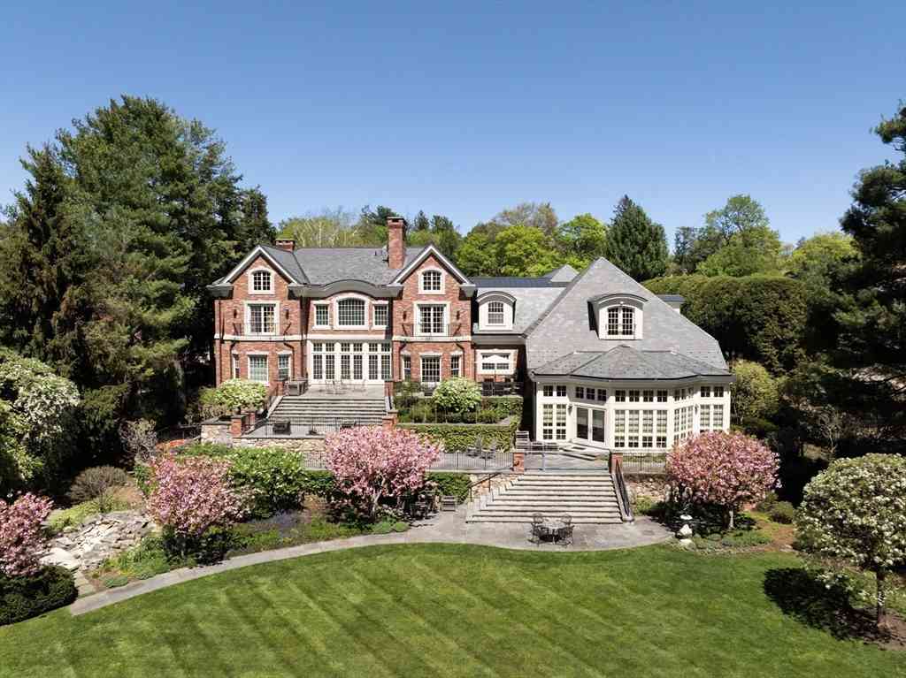 Homes For Sale - 148 Dartmouth Street<br/> Middlesex County, Newton, MA 02465