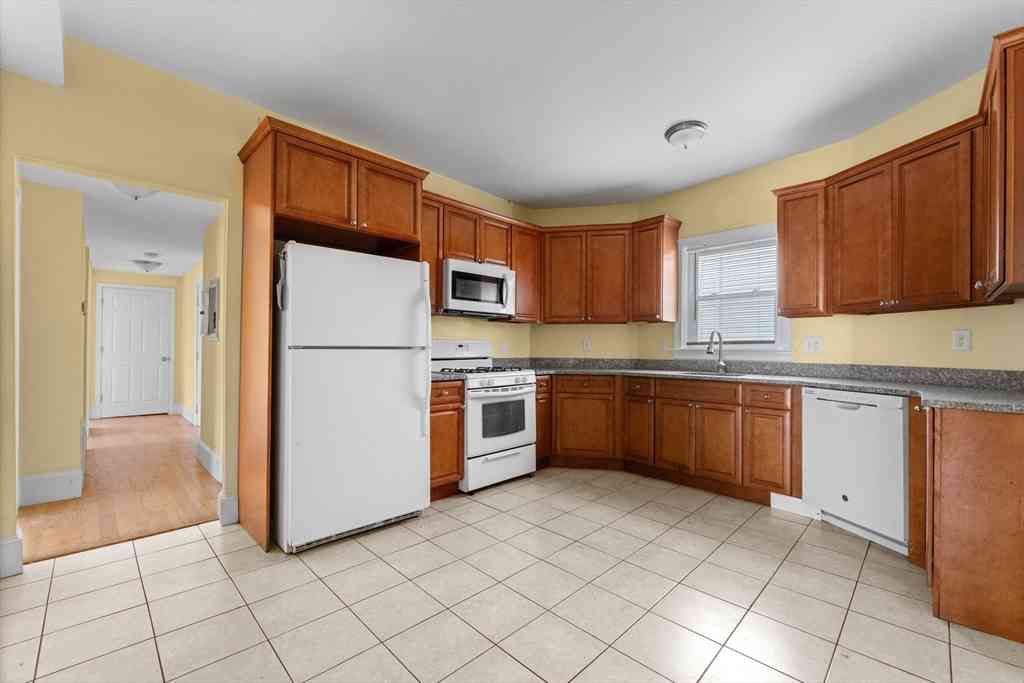 Apartment For Rent - 571 Washington St #2<br/> Boston, MA 02135