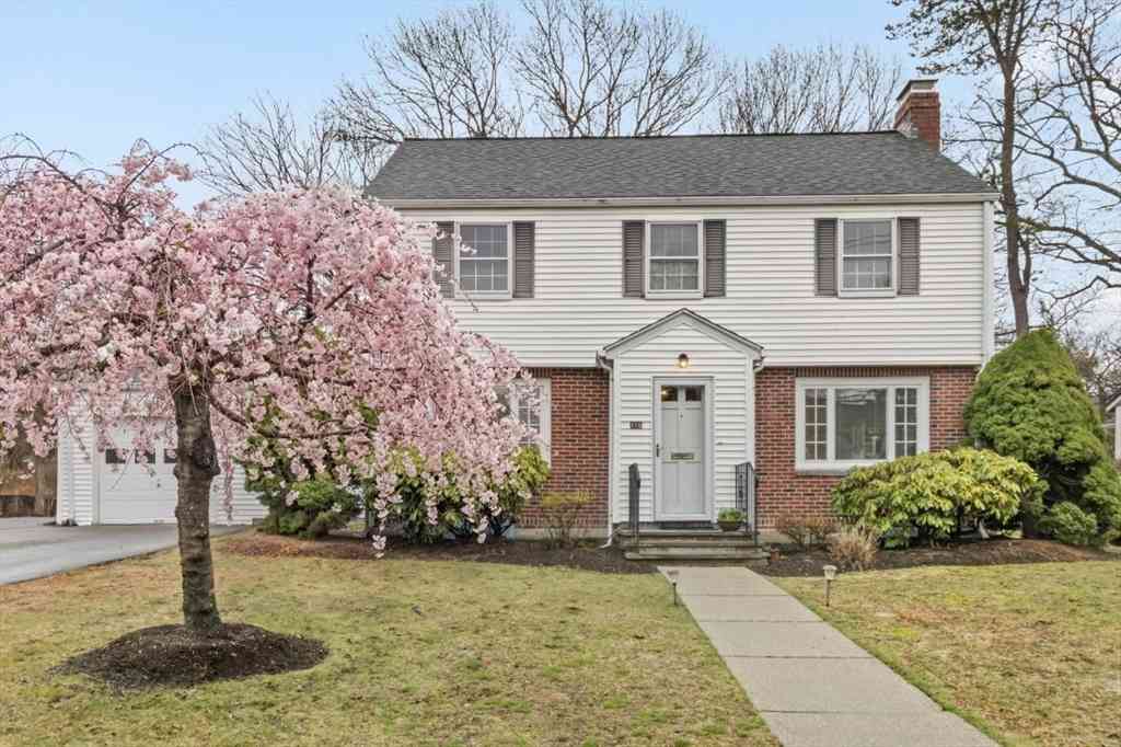 Homes For Sale - 116 Winslow Road<br/> Middlesex County, Newton, MA 02468