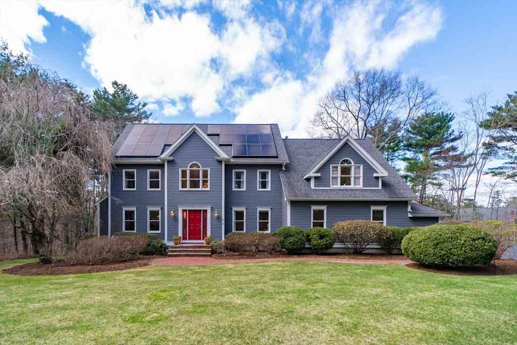 Homes For Sale - 215 Causeway St<br/> Medfield, MA 02052