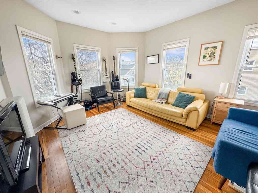 Apartment For Rent - 107 Columbia Street #3<br/> Cambridge, MA 02139
