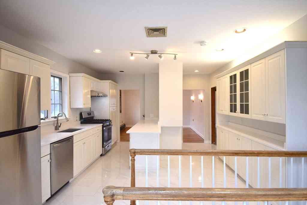 Apartment For Rent - 144-146 Cleveland Ave #2<br/> Braintree, MA 02184