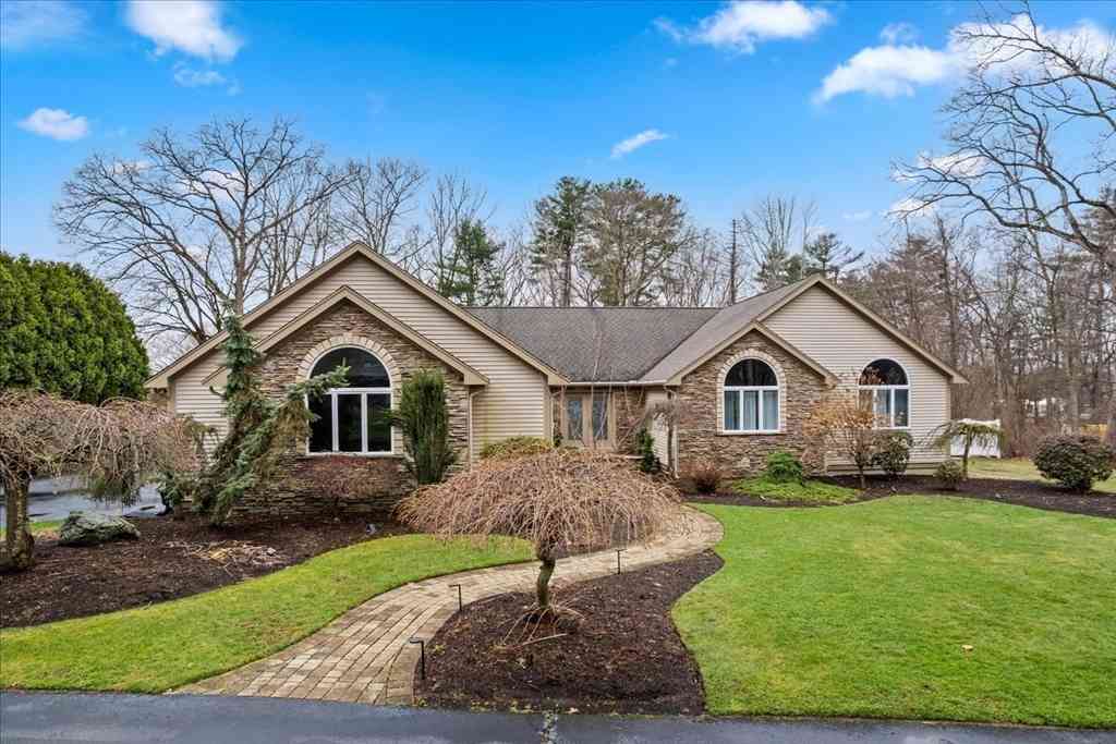Homes For Sale - 267 Chestnut St<br/> Seekonk, MA 02771