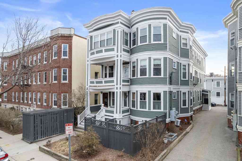 Condo For Sale - 122 Trowbridge #1R<br/> Cambridge, MA 02138
