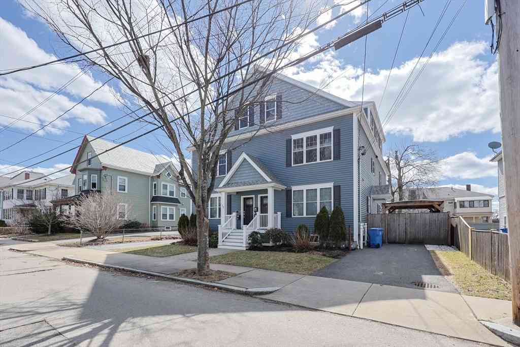 Condo For Sale - 17 Washington Avenue #3<br/> Middlesex County, Waltham, MA 02453