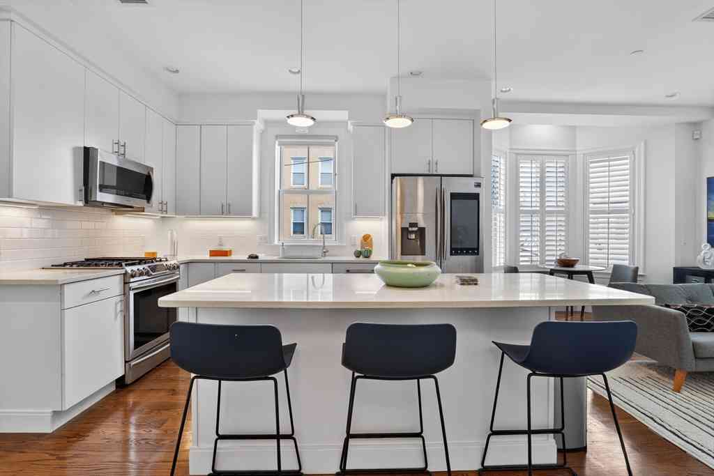 Condo For Sale - 99 Everett St #3A<br/> Boston, MA 02128