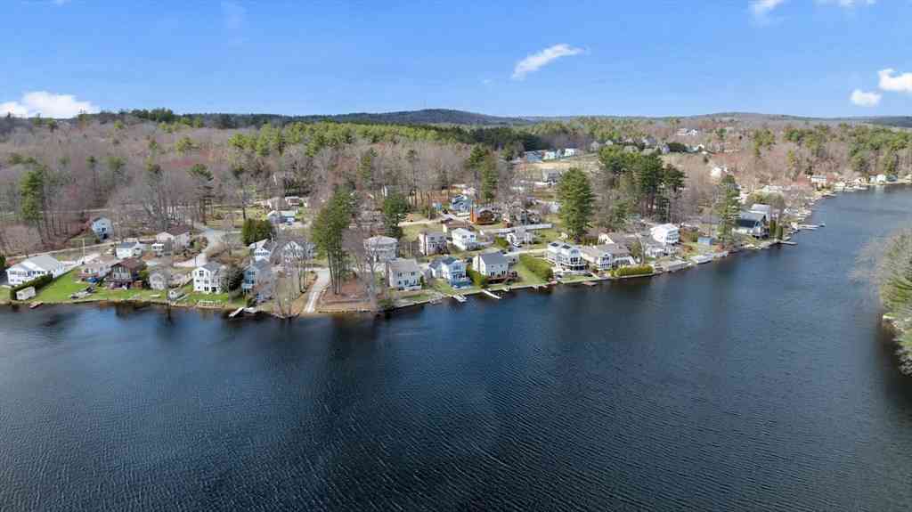Homes For Sale - 31 Glen Echo Shore Rd<br/> Worcester County, Charlton, MA 01507