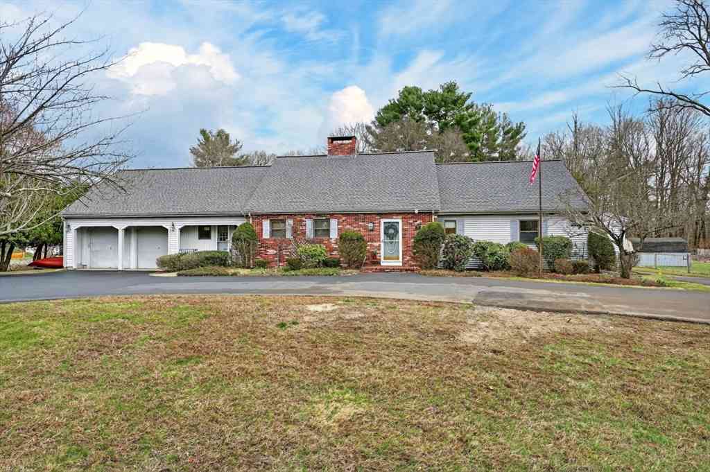 Homes For Sale - 38 Oakland St<br/> Norfolk County, Medway, MA 02053