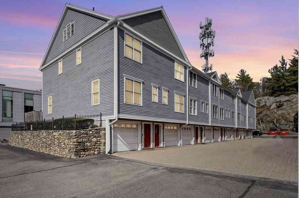 Condo For Sale - 894 Main St #8<br/> Middlesex County, Wakefield, MA 01880