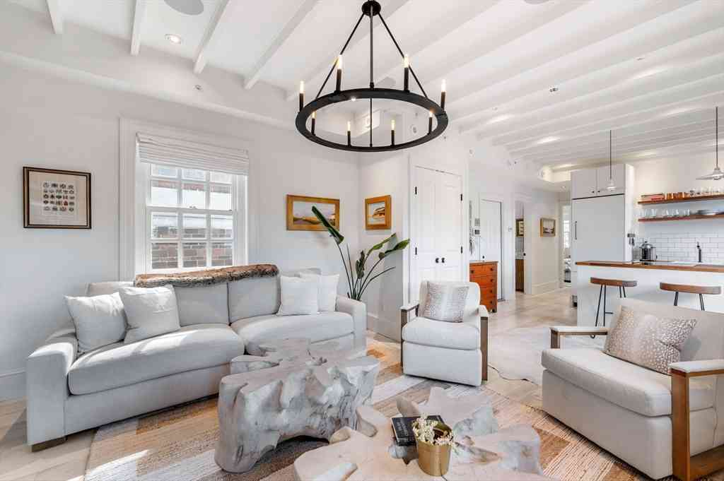 Condo For Sale - 5 West Hill Place #D<br/> Boston, MA 02114