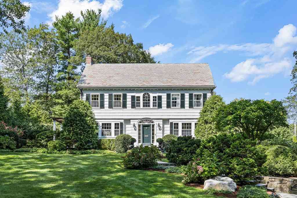 Homes For Sale - 33 Hundreds Cir<br/> Wellesley, MA 02481