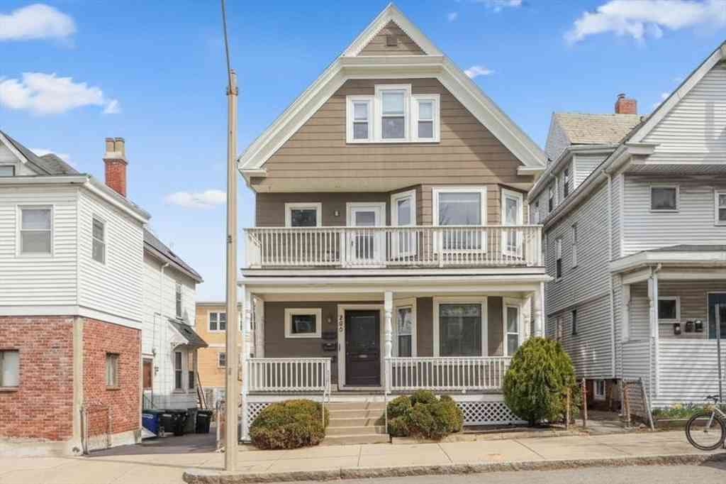 Condo For Sale - 355 Highland Avenue #2<br/> Somerville, MA 02144