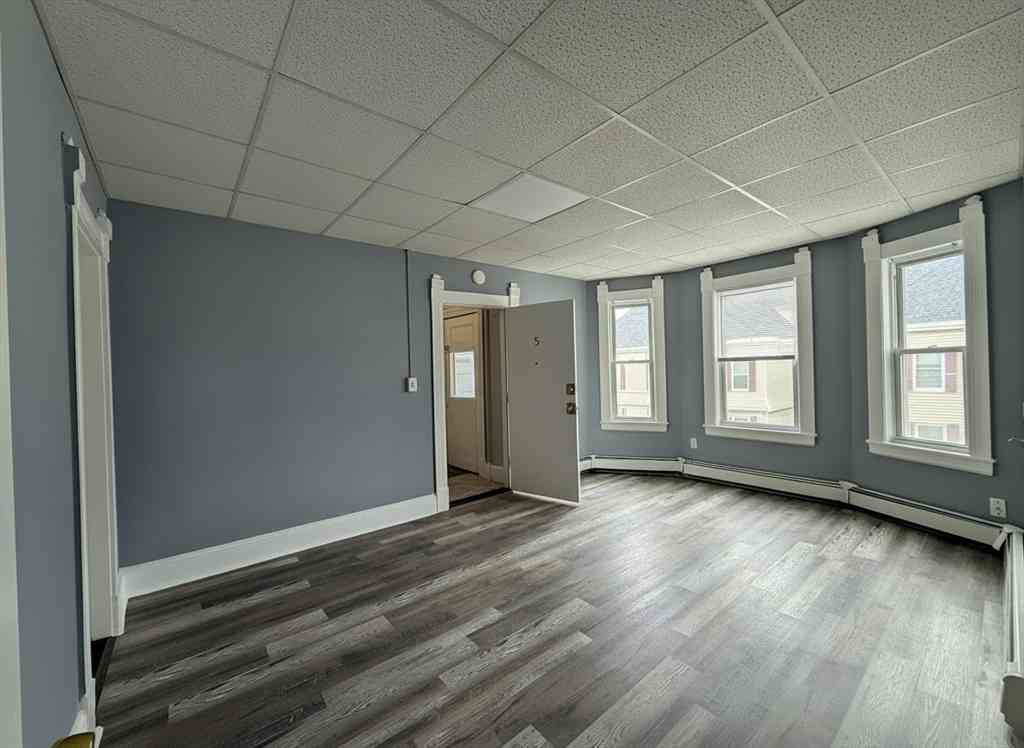 Apartment For Rent - 133 University Ave #5<br/> Lowell, MA 01854