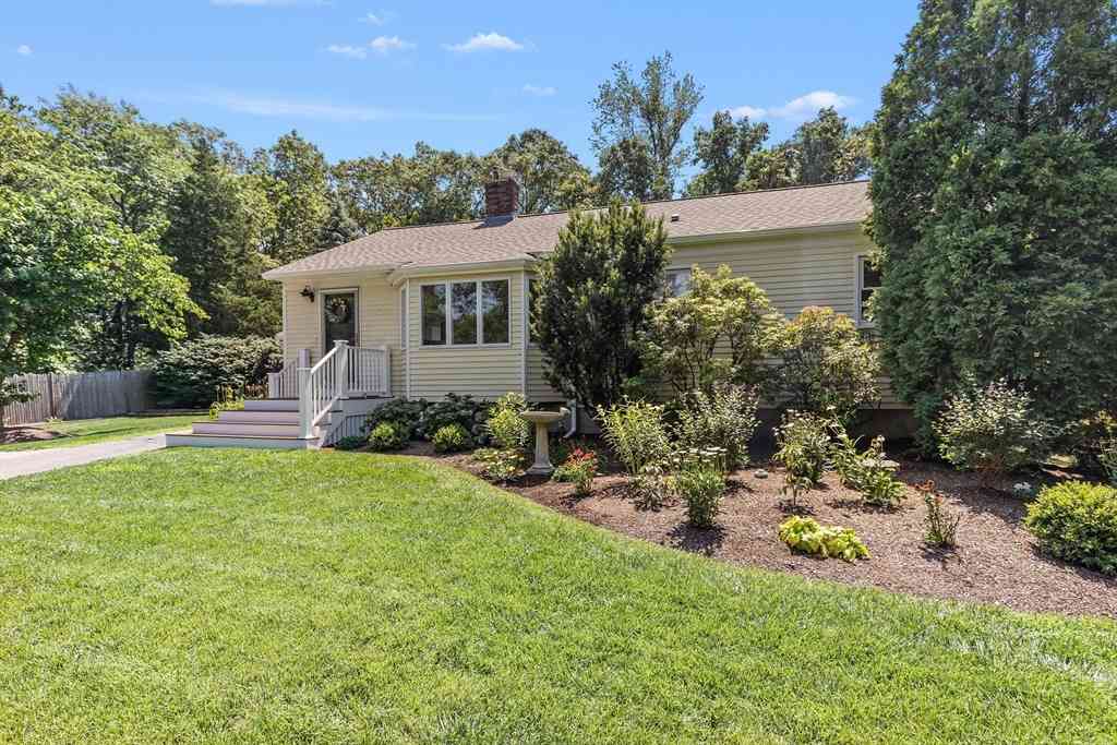 Homes For Sale - 31 Chief Justice Cushing Hwy<br/> Hingham, MA 02043