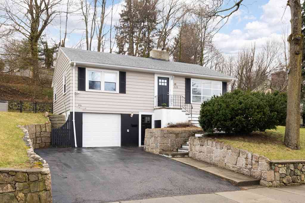 Homes For Sale - 326 Austin St<br/> Middlesex County, Newton, MA 02465