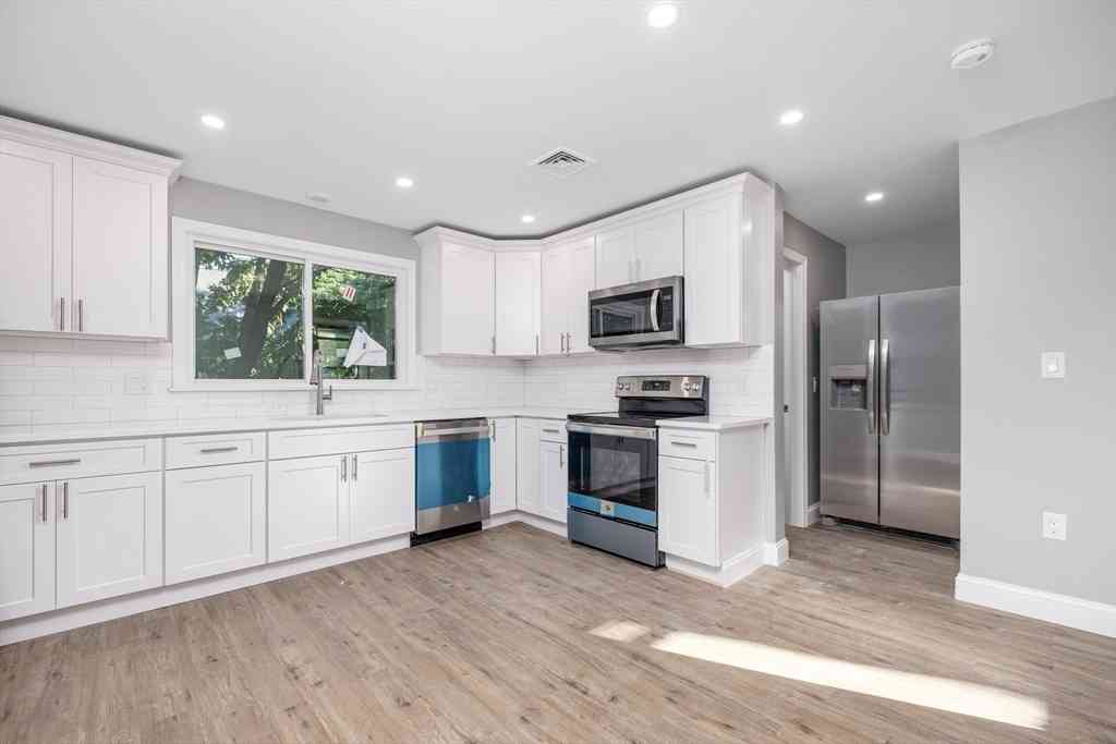 Apartment For Rent - 335-337 Windsor St #337<br/> Cambridge, MA 02141