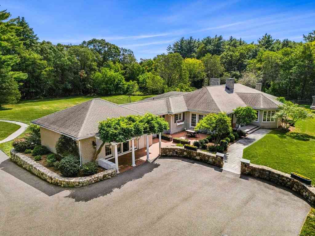 Homes For Sale - 40 Pleasant Street<br/> Wenham, MA 01984