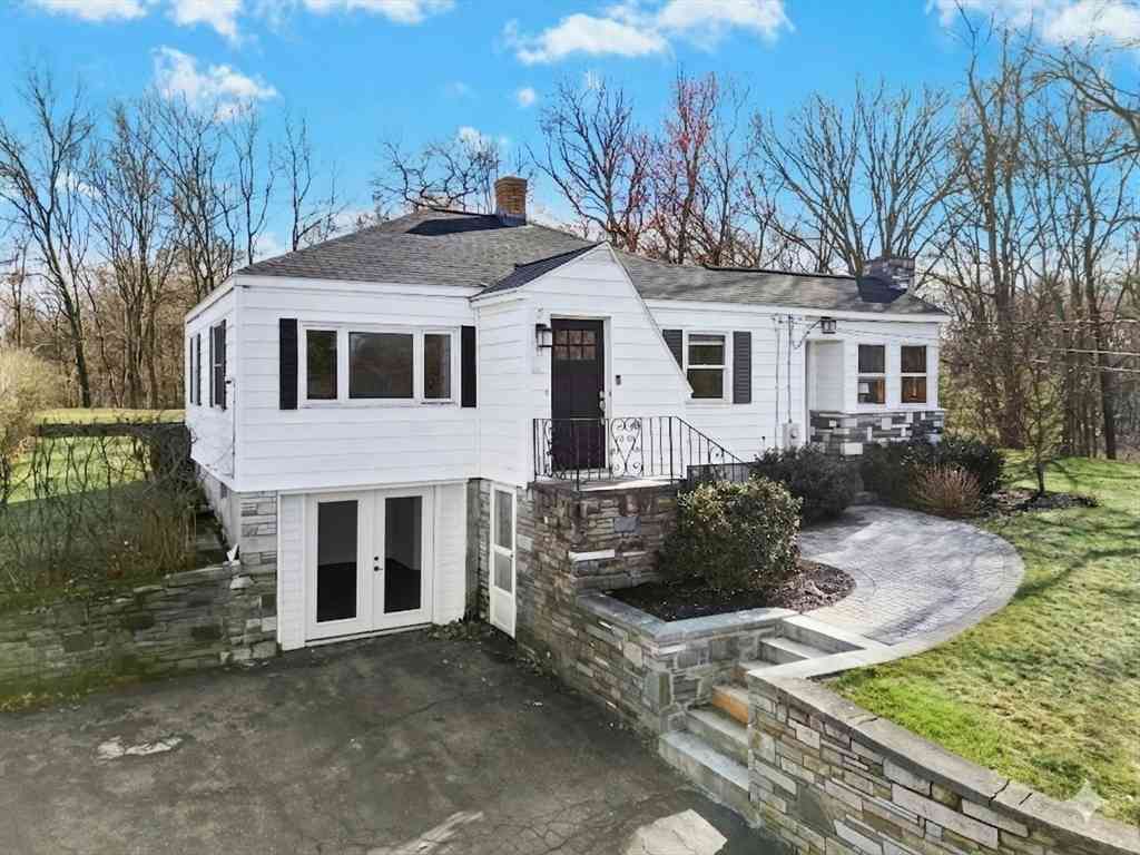 Homes For Sale - 11 Judick Street<br/> Worcester County, Shrewsbury, MA 01545