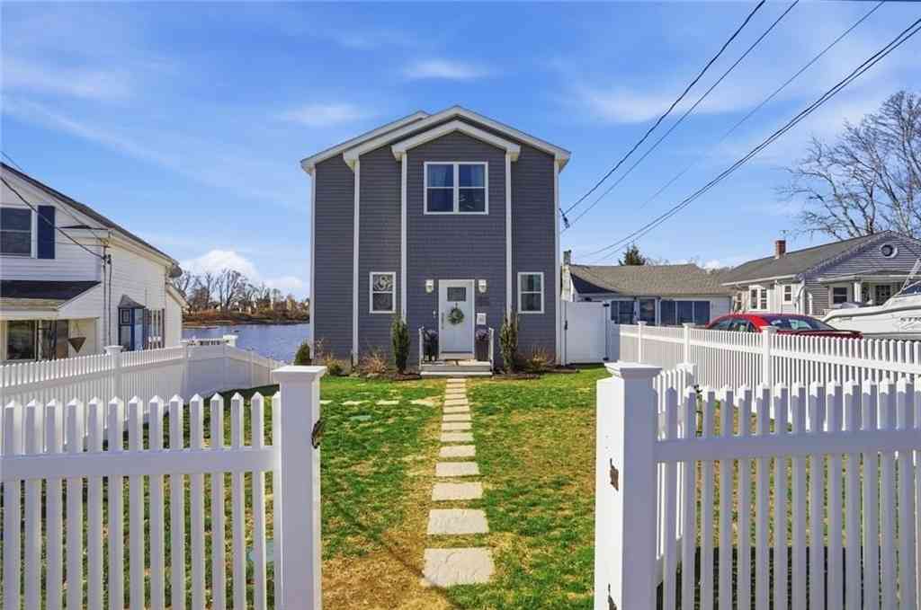 Homes For Sale - 86 Ocean View Ave<br/> Bristol County, Swansea, MA 02777