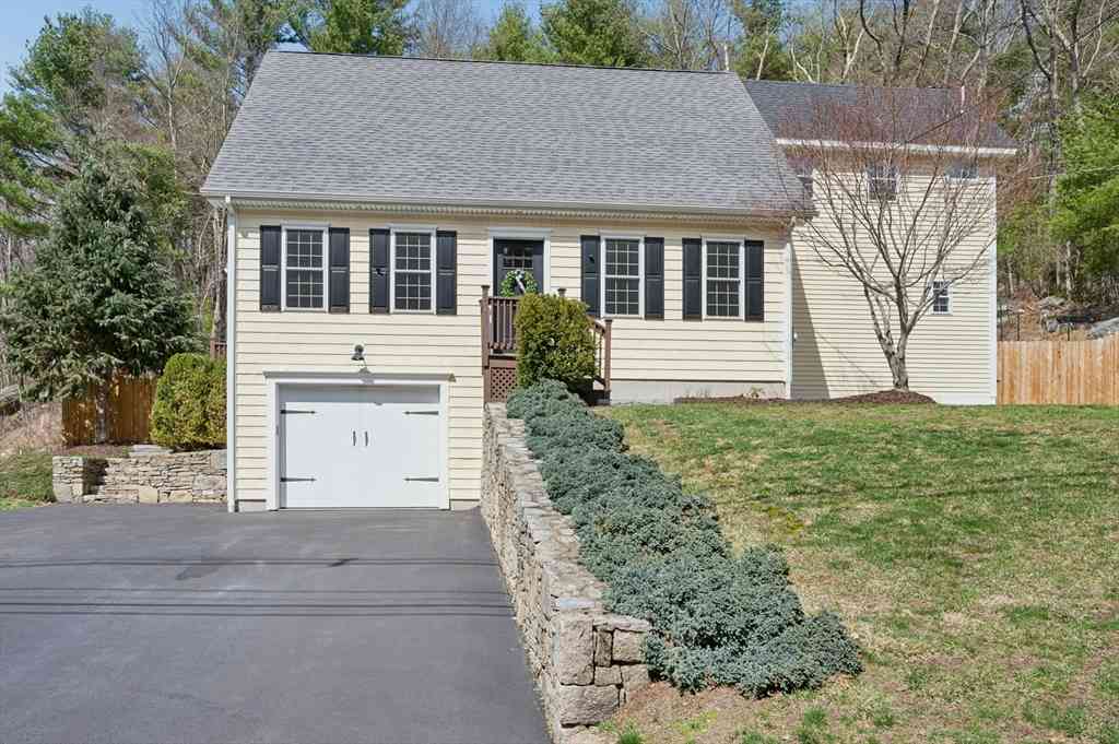 Homes For Sale - 171 Whitins Rd<br/> Sutton, MA 01590