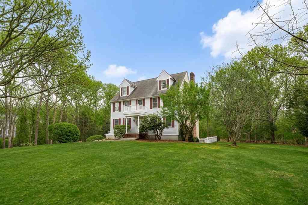 Homes For Sale - 8 Smithfield Place<br/> Dartmouth, MA 02748