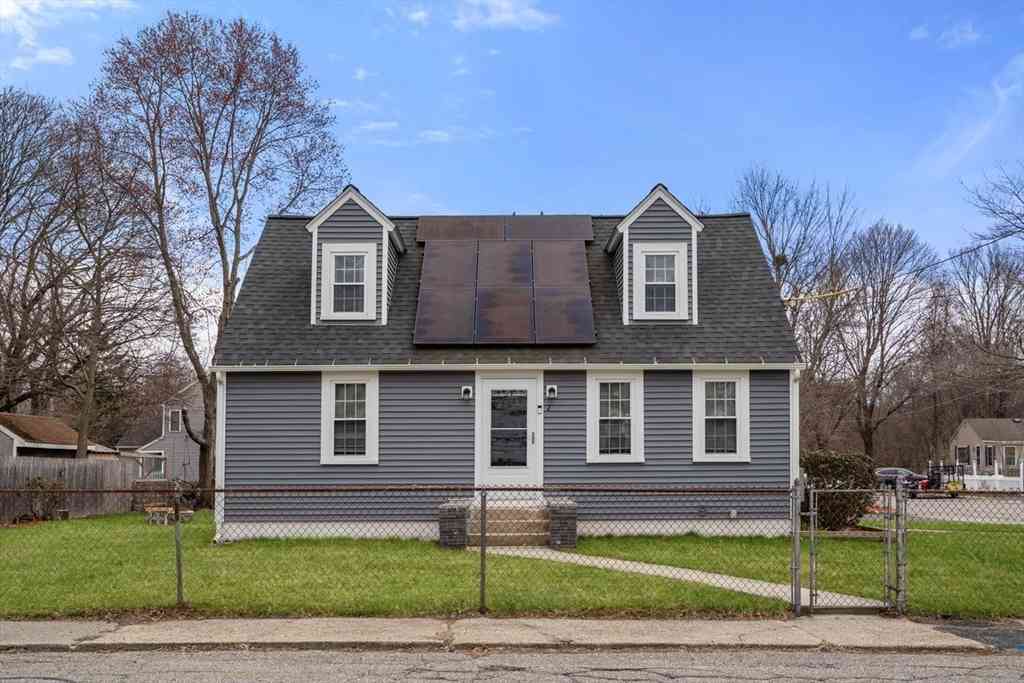 Homes For Sale - 2 Pond St<br/> Worcester County, Uxbridge, MA 01569