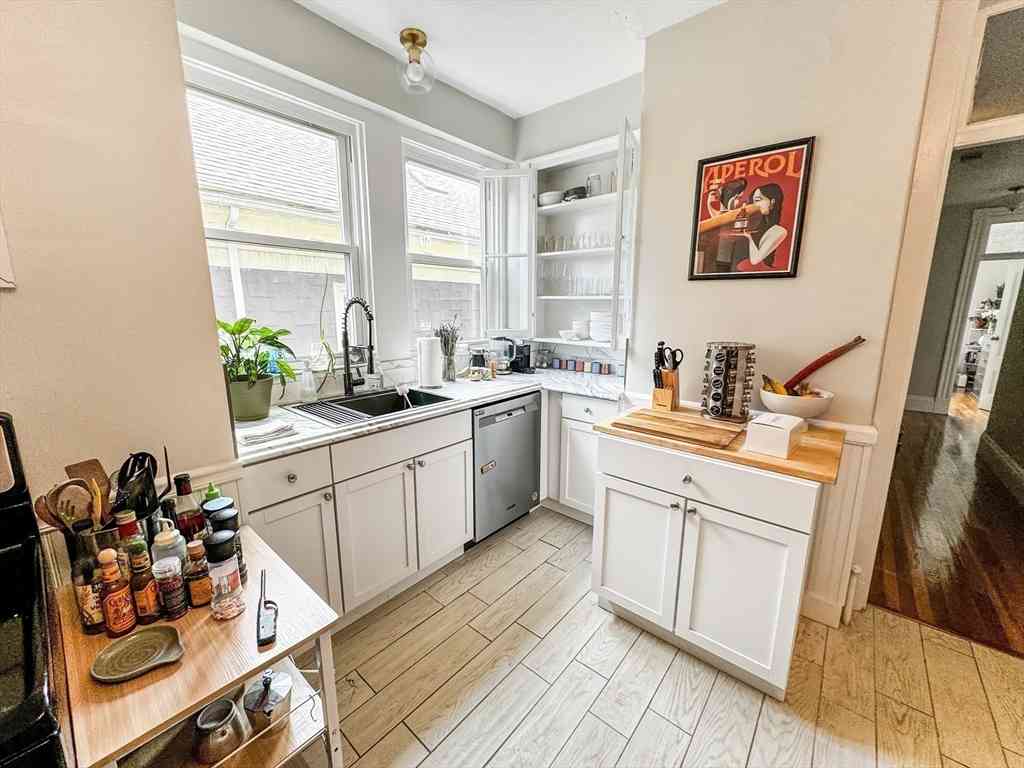 Apartment For Rent - 35 Essex St #1<br/> Cambridge, MA 02139