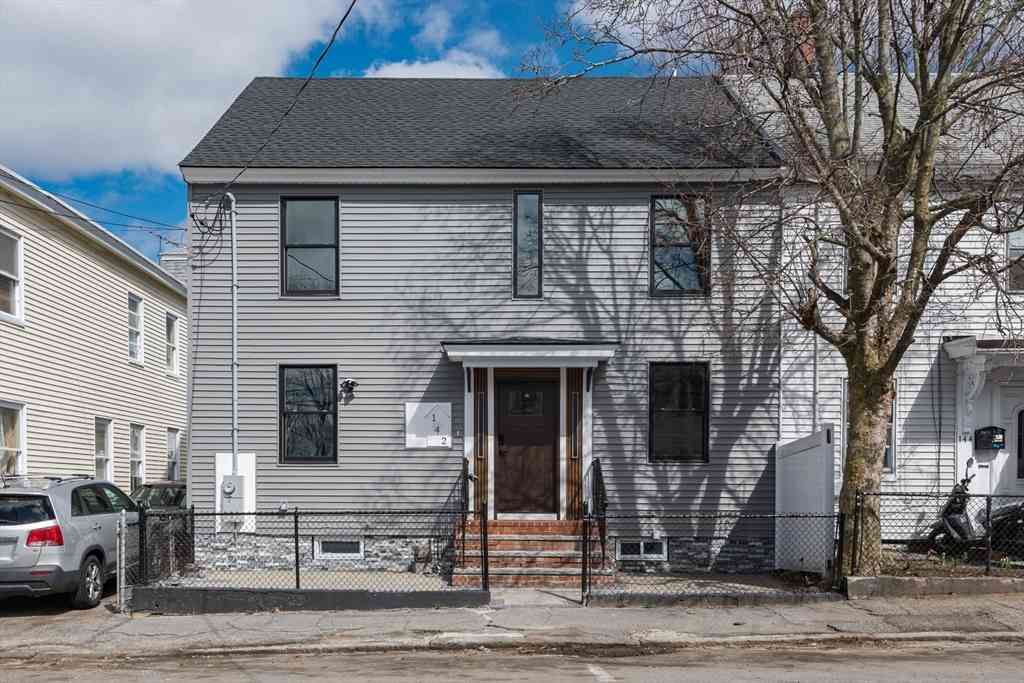 Homes For Sale - 142 Concord St<br/> Middlesex County, Lowell, MA 01852